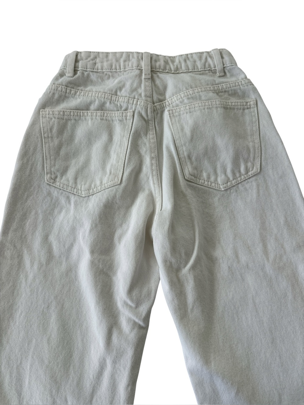Cotton On mid rise straight leg jeans in white - Picture 10 of 13
